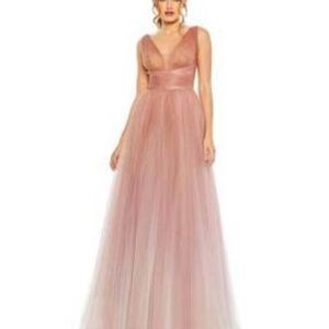 NWOT MAC DUGGAL
Pink Glitter Ombre V-Neck Sleeveless Gown